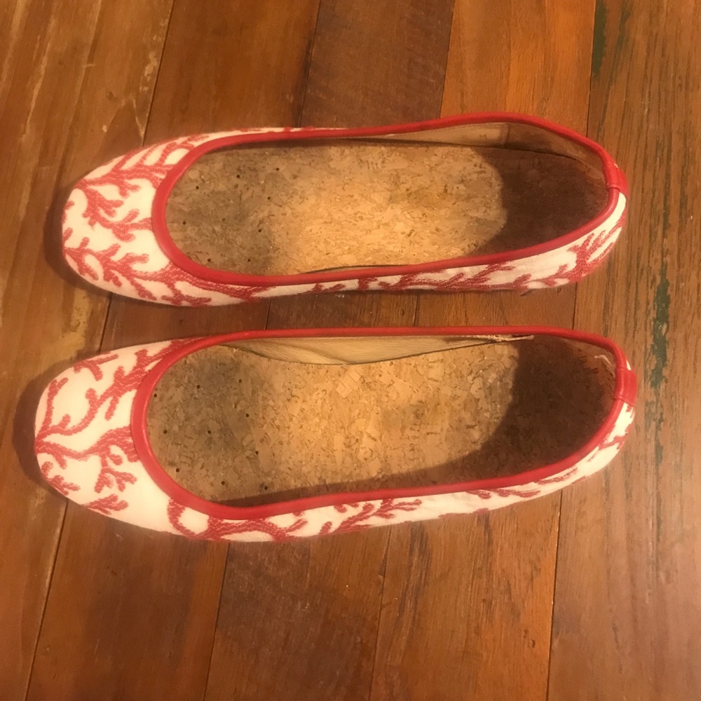 Delman embroidered red & white coral pattern flat